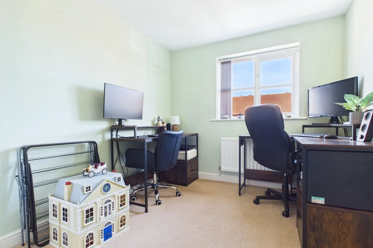 Montgomery Road, Whitnash, Leamington Spa, photo 8