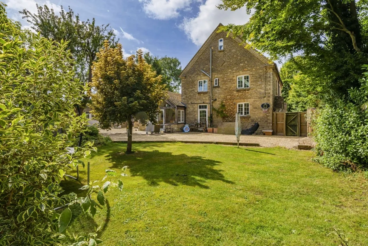 Pear Tree Cottage, Crudwell, SN16, photo 5