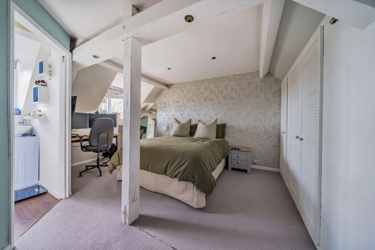 Pear Tree Cottage, Crudwell, SN16, photo 14
