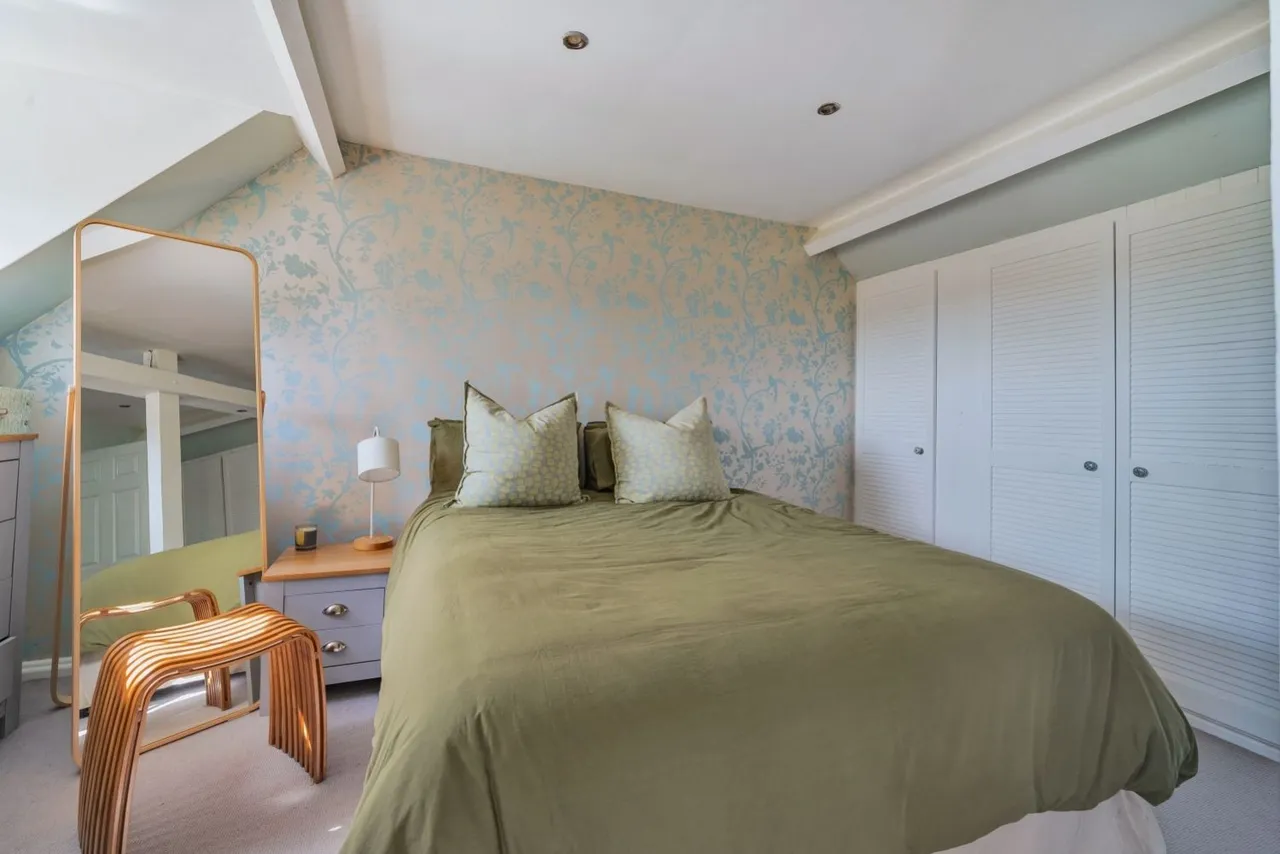 Pear Tree Cottage, Crudwell, SN16, photo 13