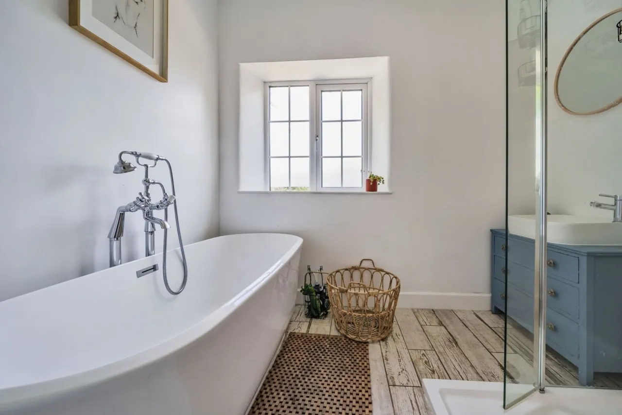 Pear Tree Cottage, Crudwell, SN16, photo 8