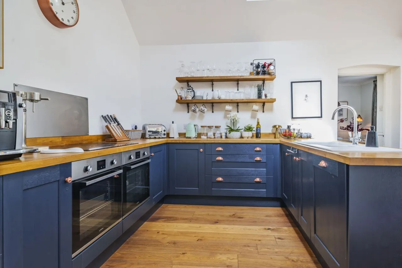 Pear Tree Cottage, Crudwell, SN16, photo 2