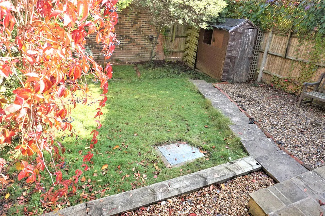 Corbett Drive, Lightwater, GU18, photo 10