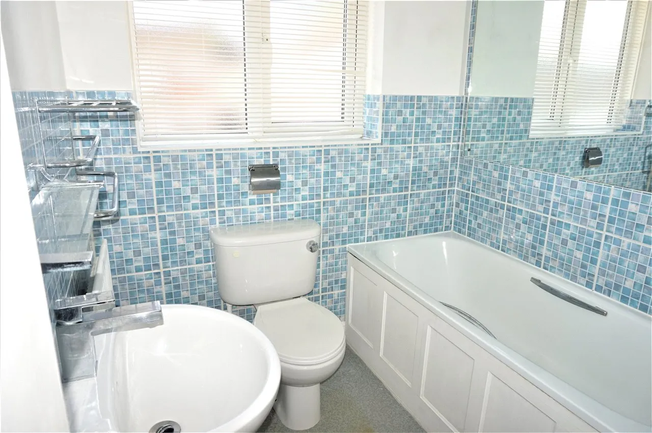 Corbett Drive, Lightwater, GU18, photo 6