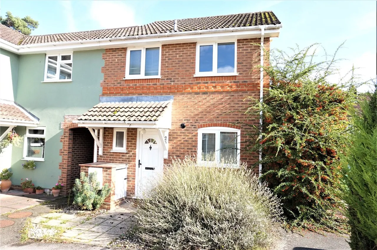 3 bed house for sale, Corbett Drive, Lightwater, GU18