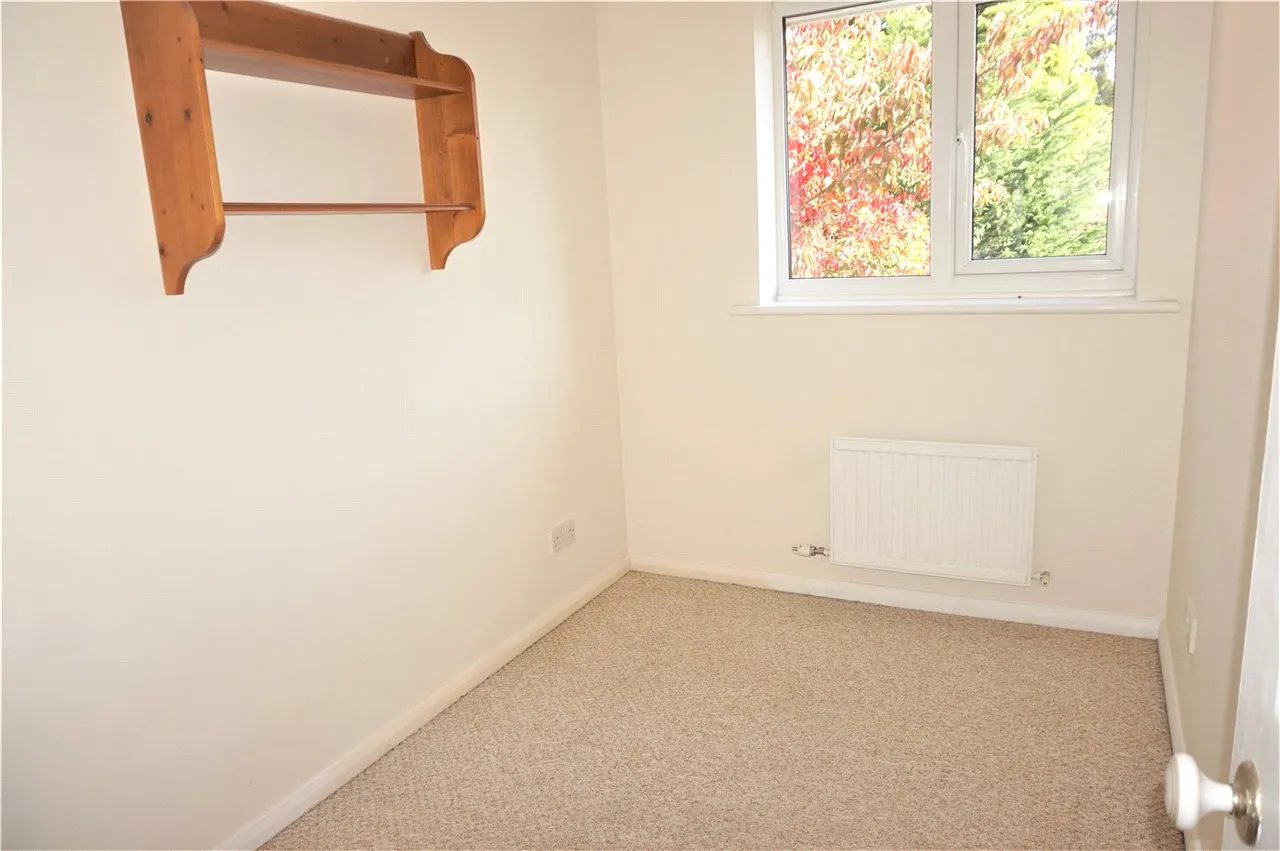 Corbett Drive, Lightwater, GU18, photo 9