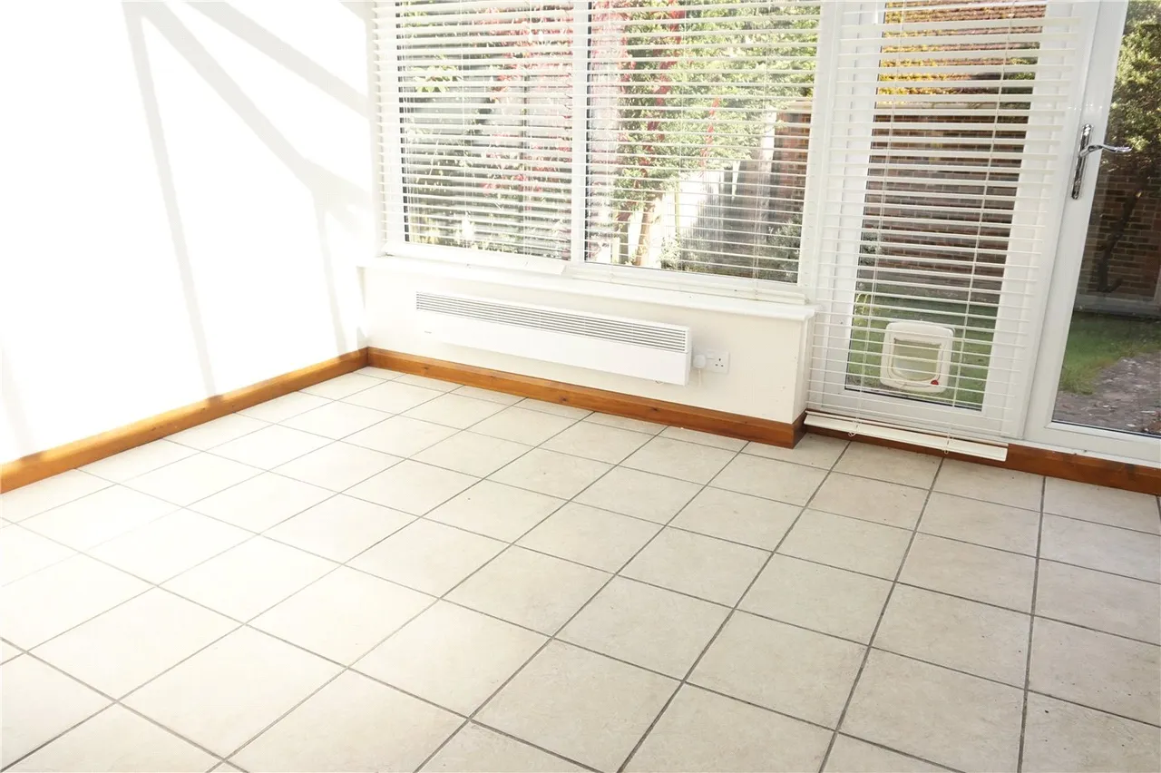 Corbett Drive, Lightwater, GU18, photo 5