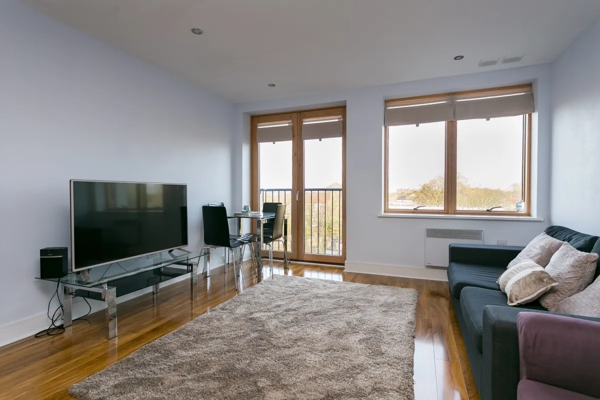 2 bed flat to rent — Albemarle Road Beckenham BR3