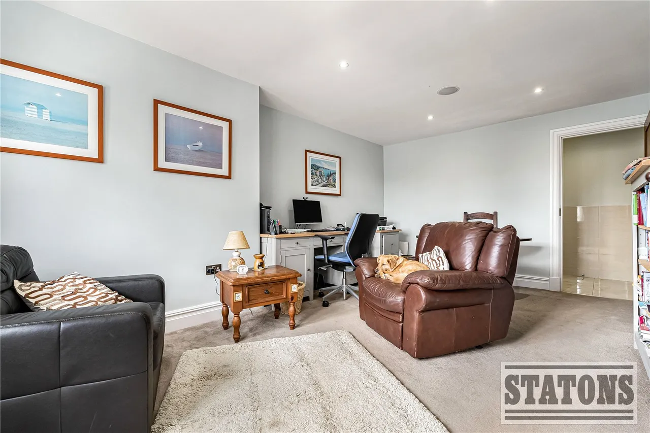 Parkgate Crescent, Hadley Wood, EN4 0NW, photo 15