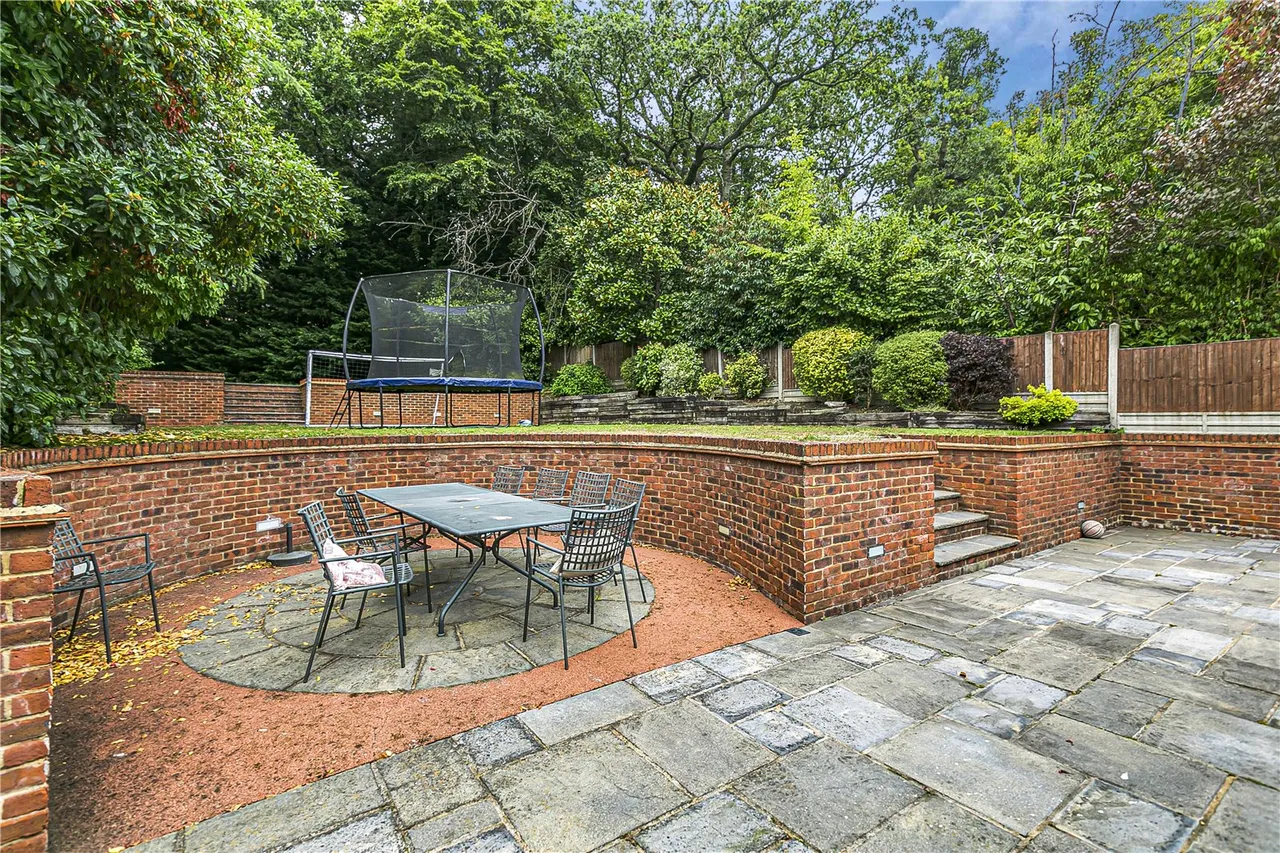 Parkgate Crescent, Hadley Wood, EN4 0NW, photo 17