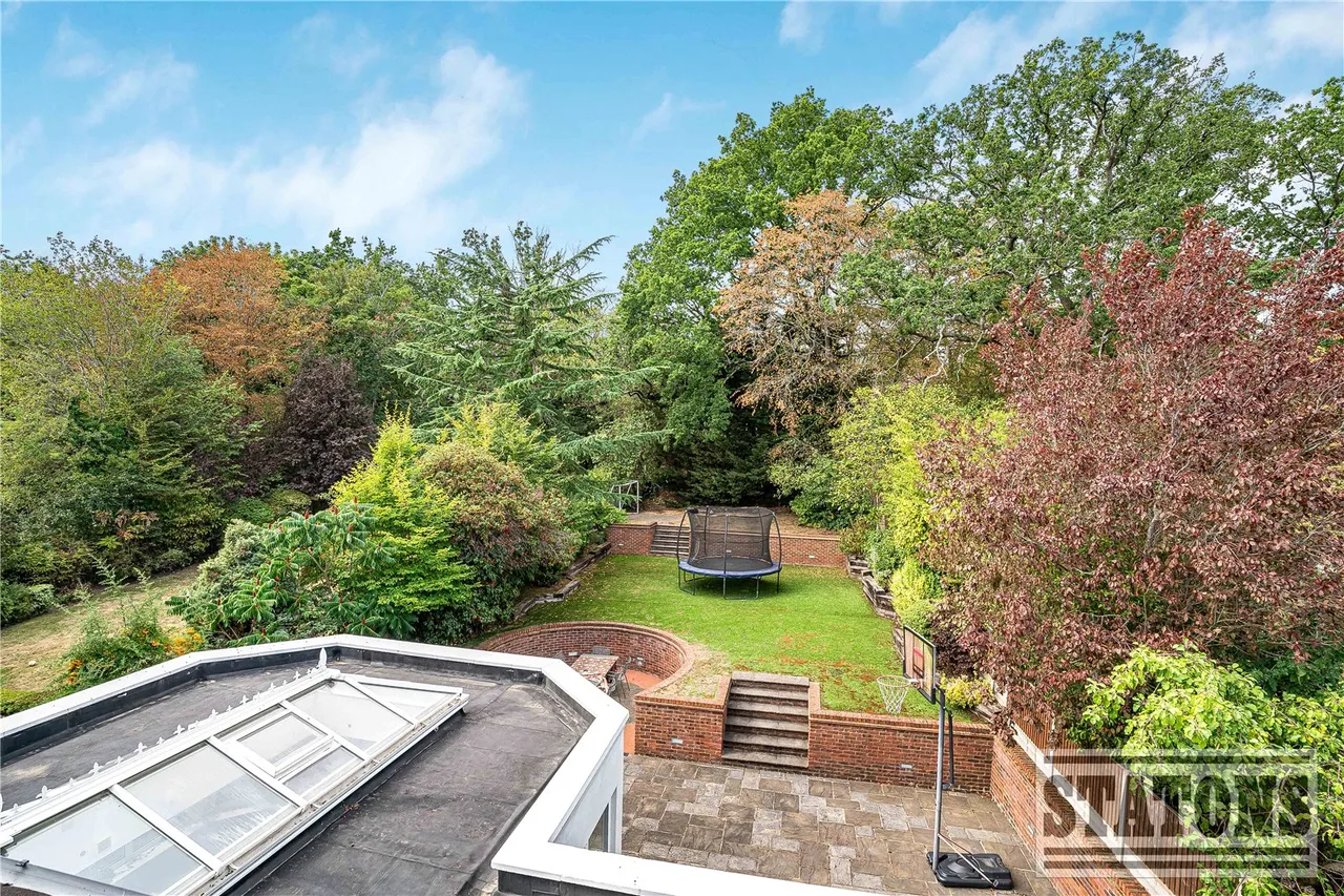 Parkgate Crescent, Hadley Wood, EN4 0NW, photo 36
