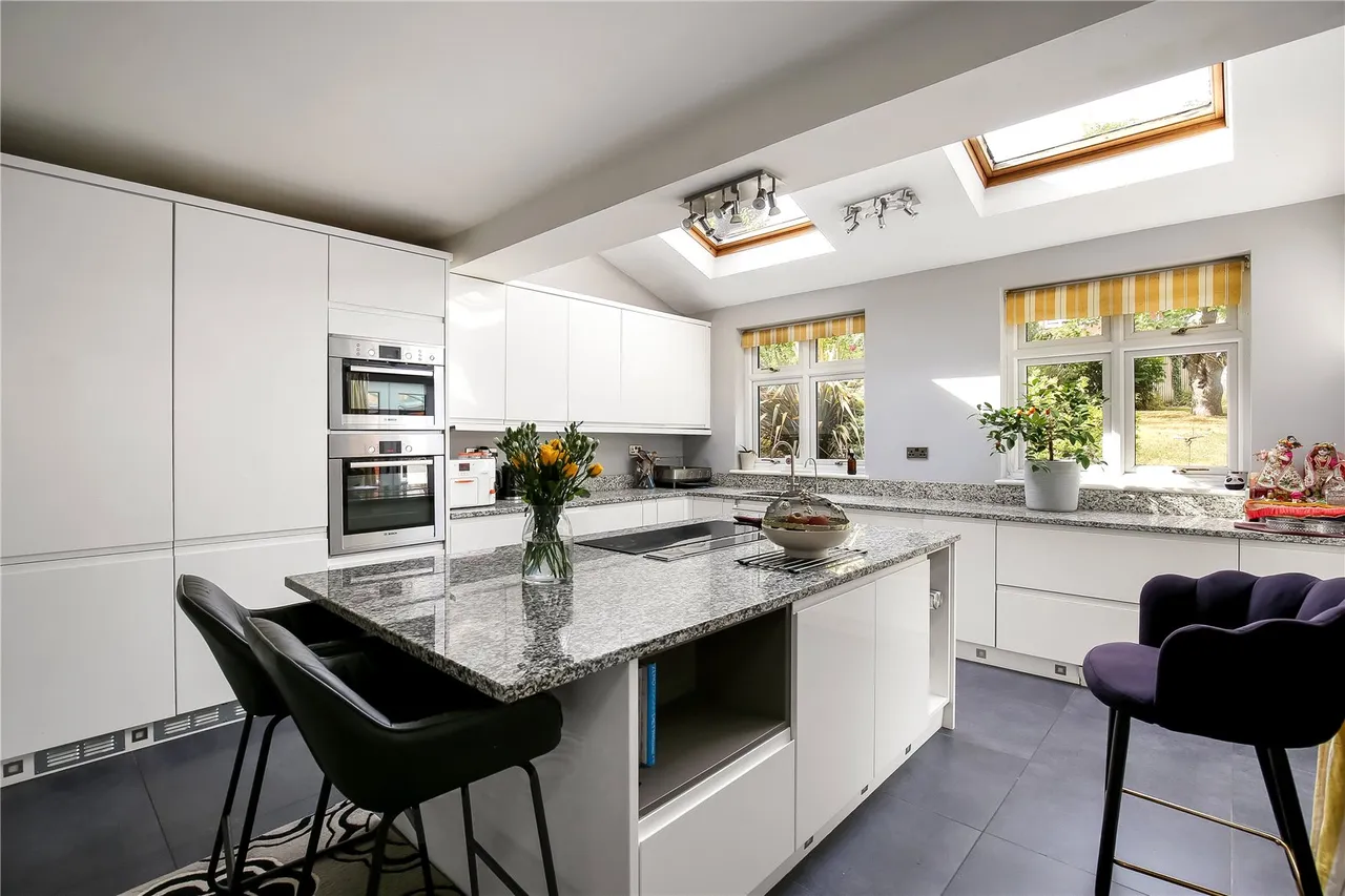 Coombe Road, Salisbury, Wiltshire, SP2 8BN, photo 2