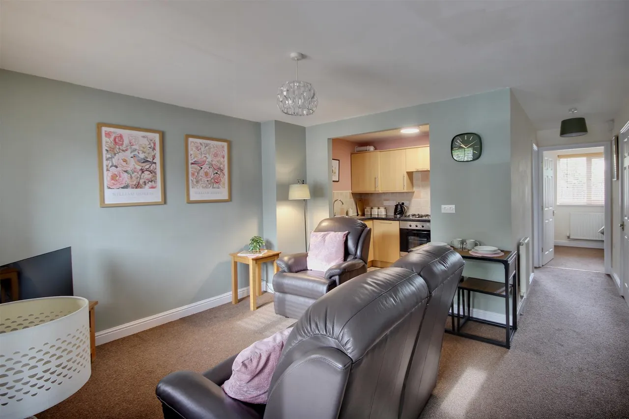 2 bed flat for sale — Nicholson Close, Beverley