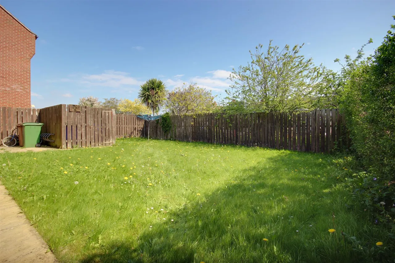 Nicholson Close, Beverley, photo 8