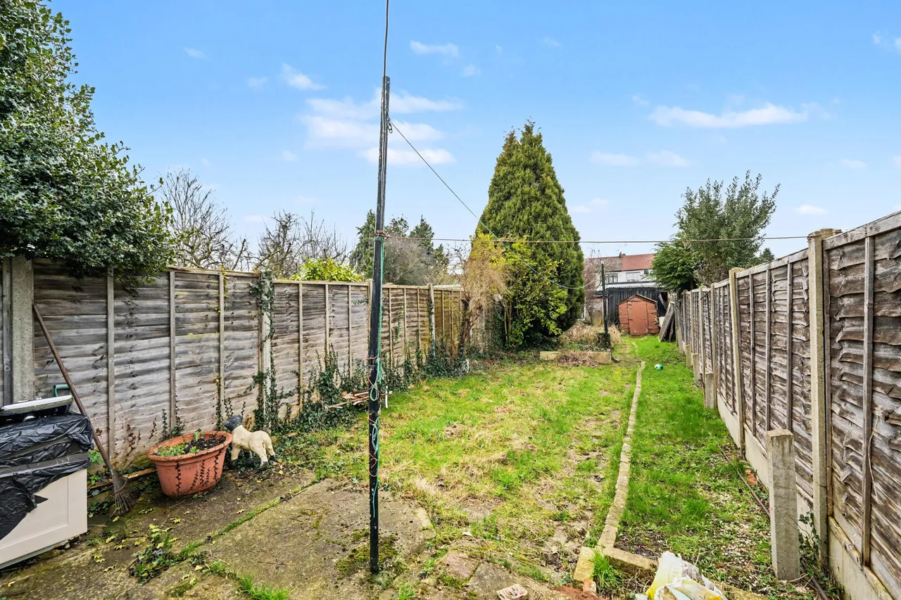 Balmoral Road, EN3, photo 17