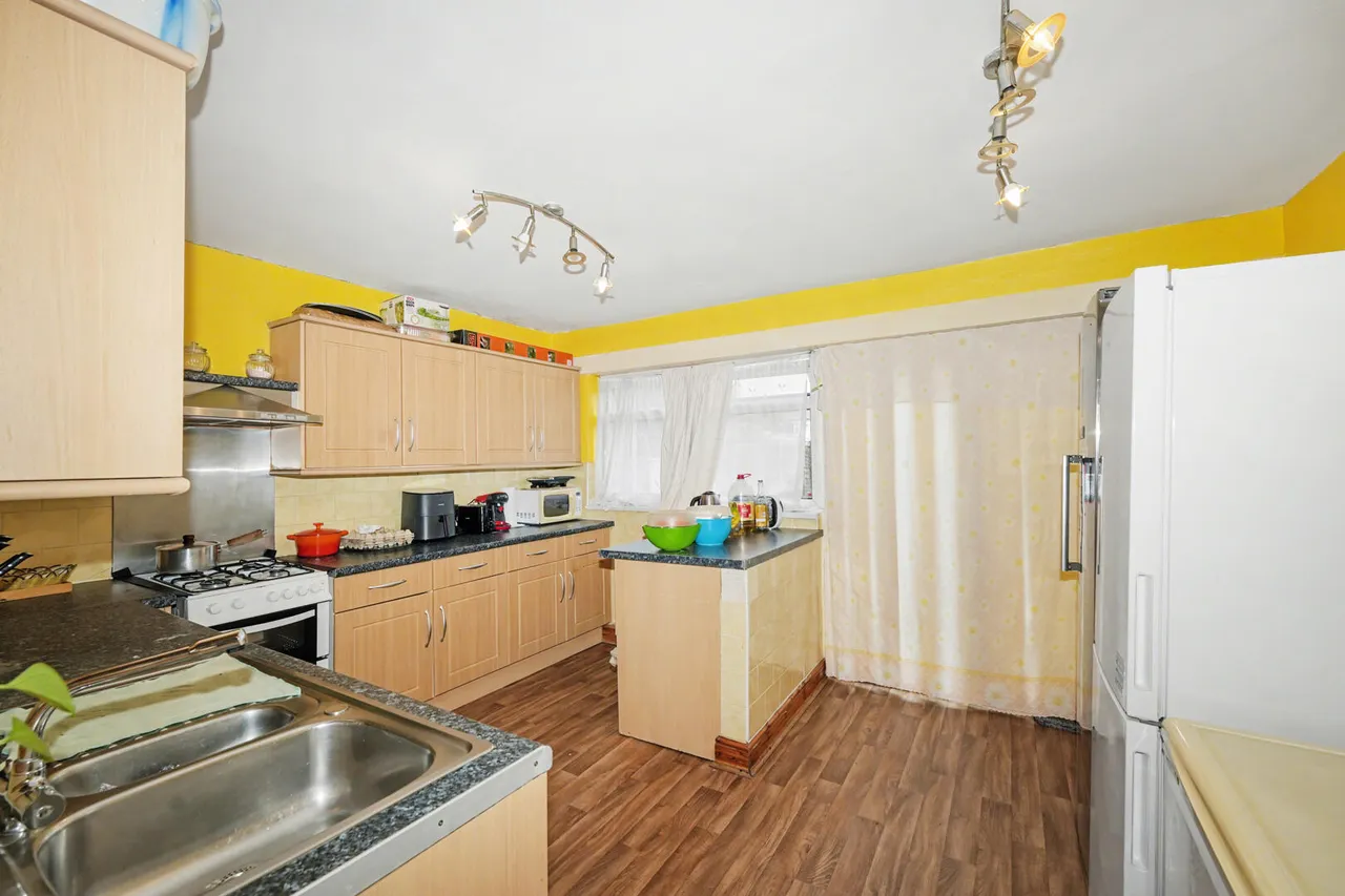 Balmoral Road, EN3, photo 8
