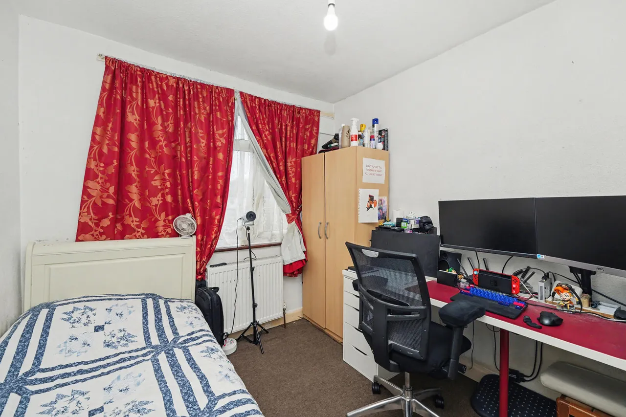 Balmoral Road, EN3, photo 16