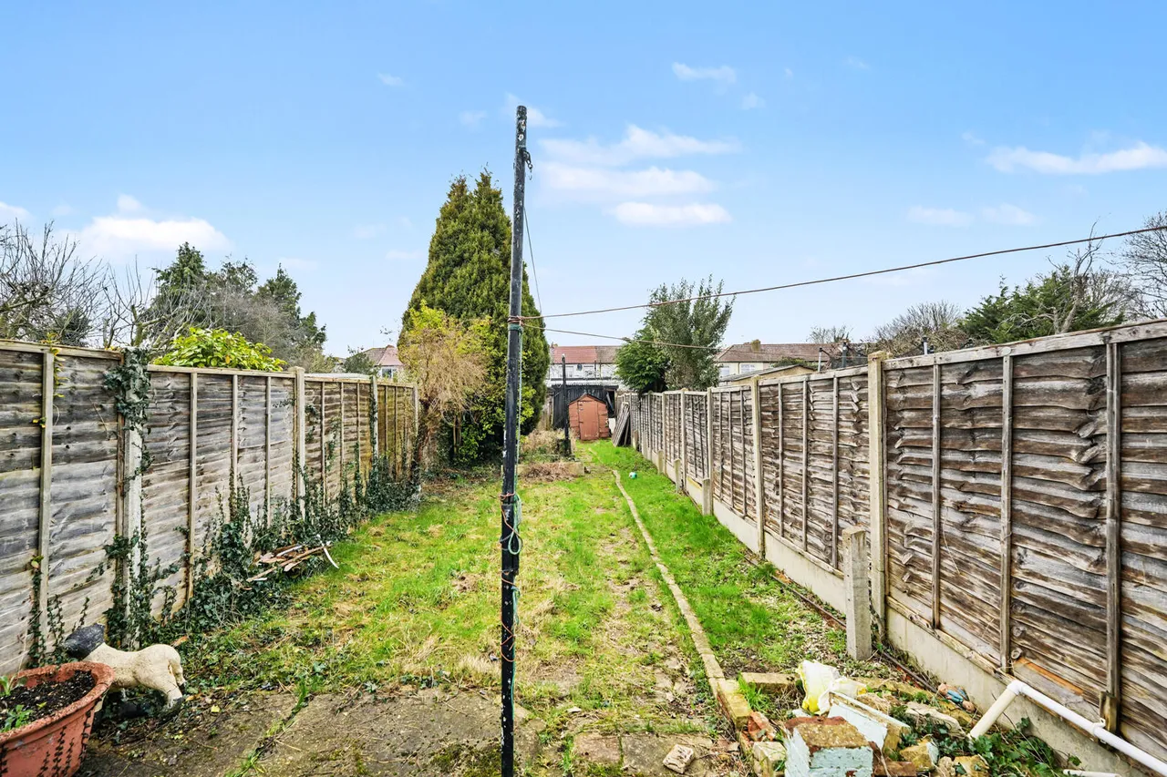 Balmoral Road, EN3, photo 12