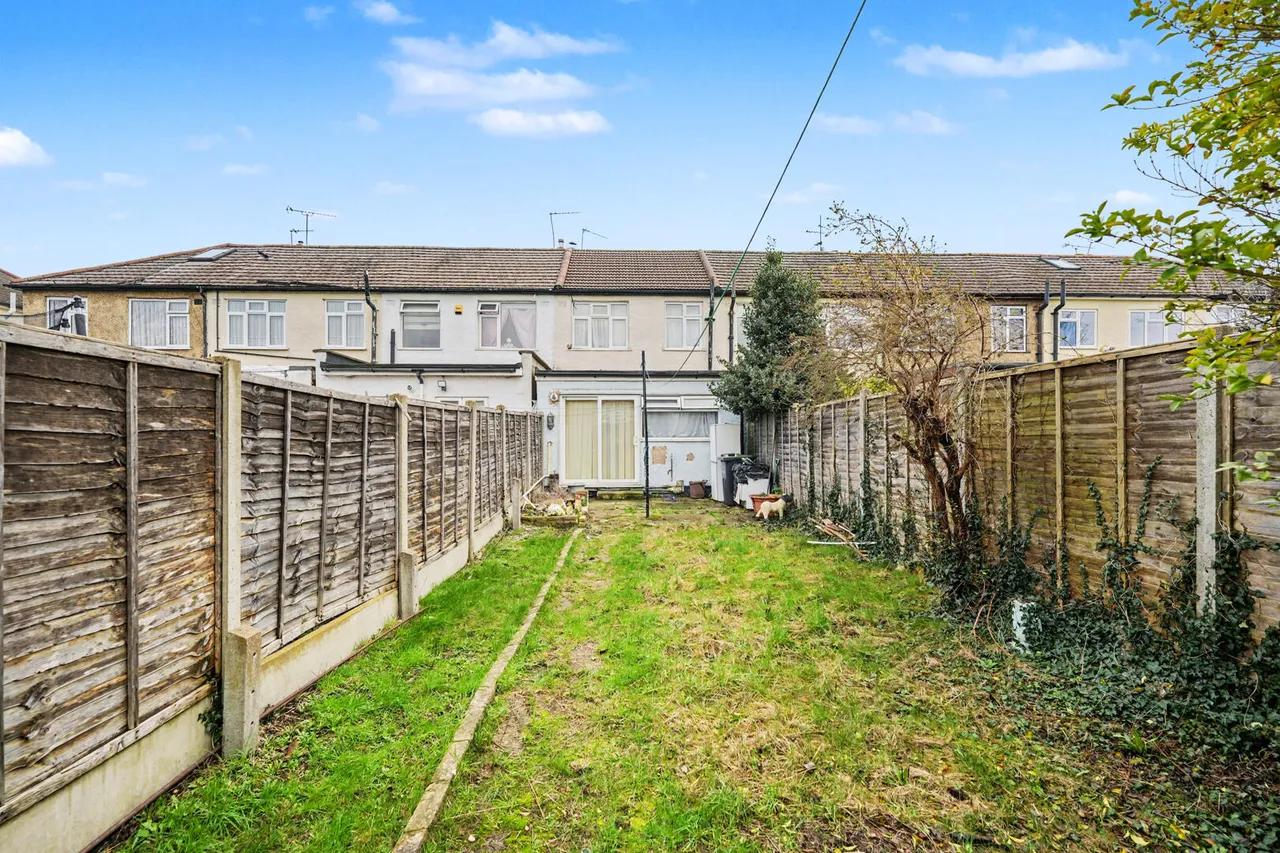 Balmoral Road, EN3, photo 11
