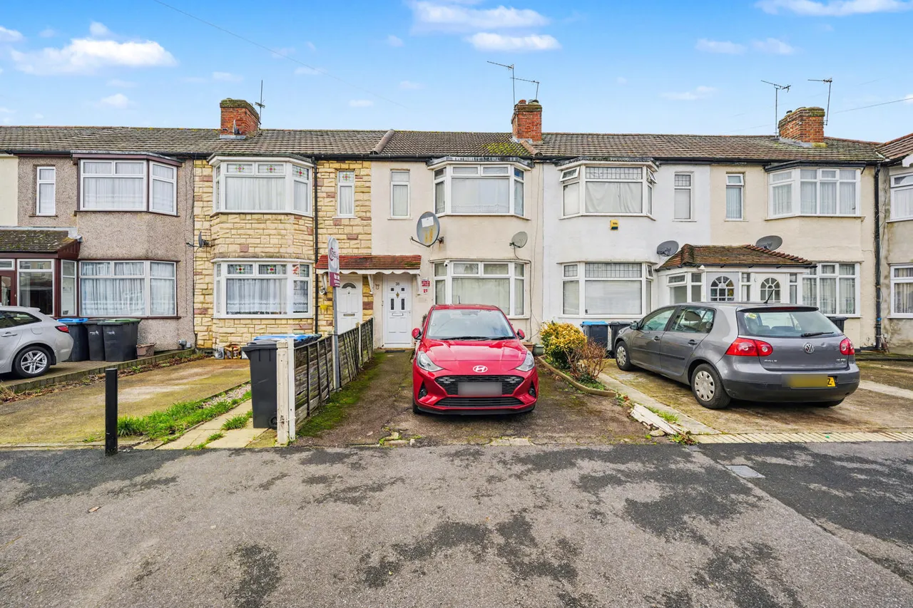 3 bed house for sale, Balmoral Road, EN3