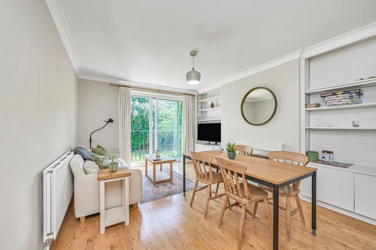 2 bed flat for sale — Trinity Gardens, London, SW9