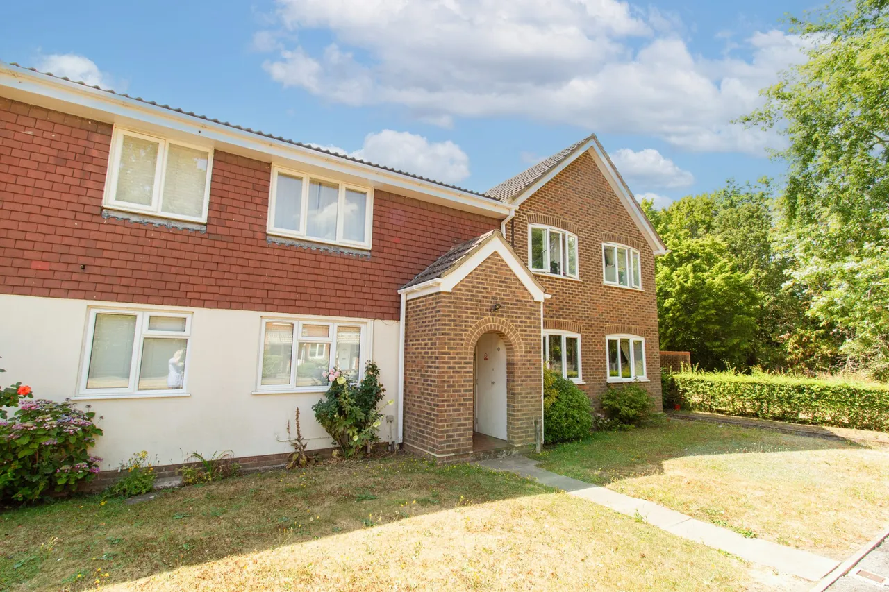 1 bed flat for sale — Swan Way, Church Crookham, Fleet, GU51 5TU