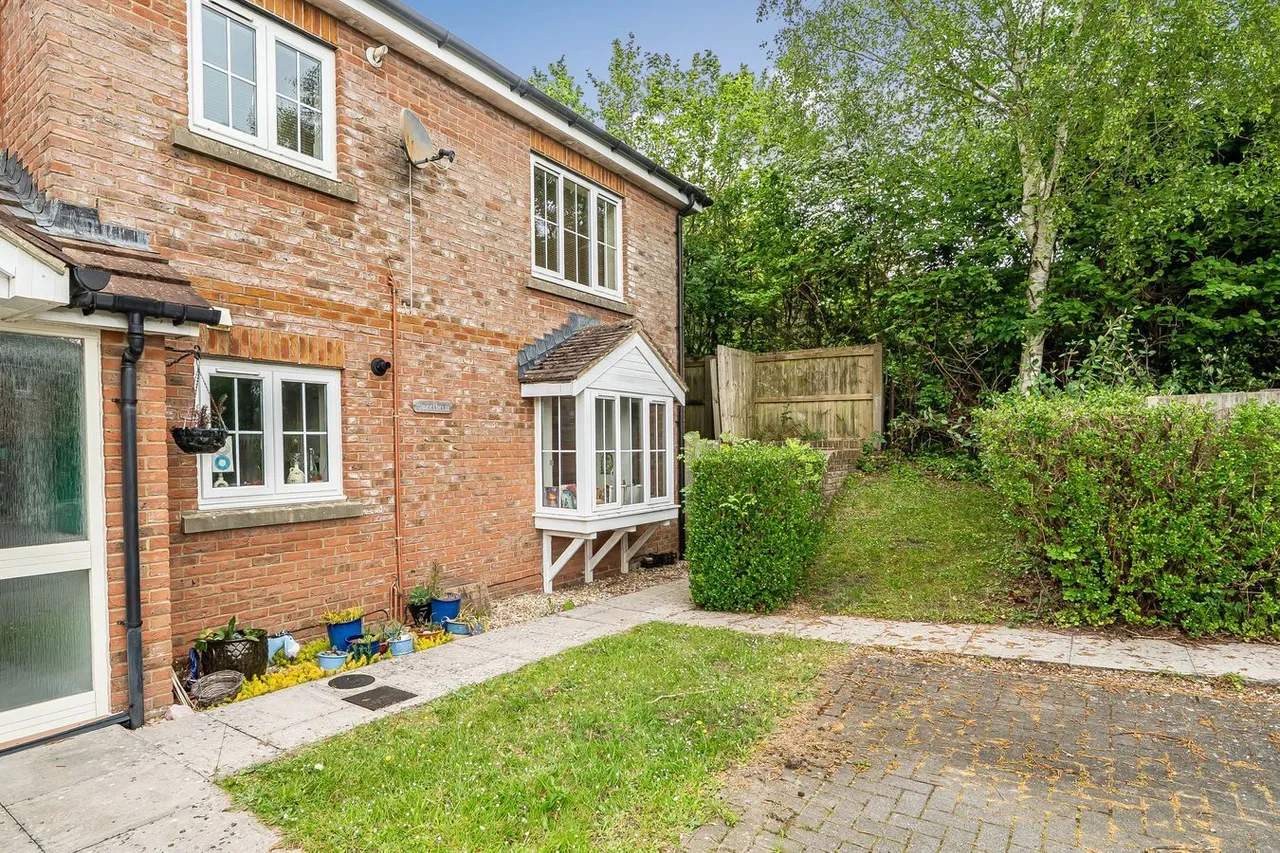 2 bed flat for sale, St Andrews Close, Castle Cary, BA7