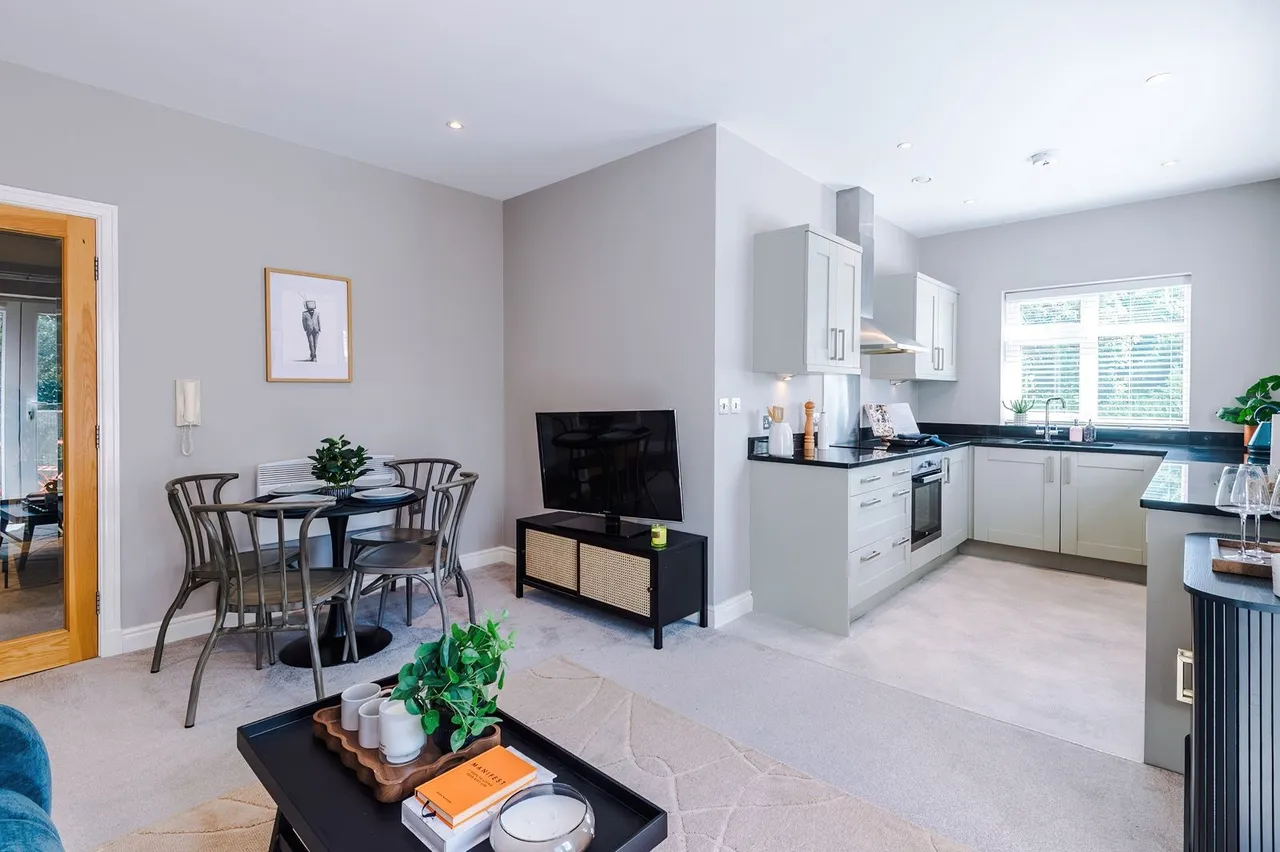 Buxton Road West, Stockport, SK12, photo 9