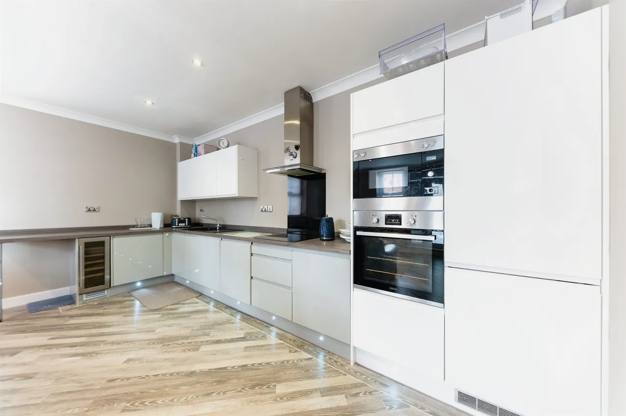 2 bed flat for sale — Liberty Lane, Hull