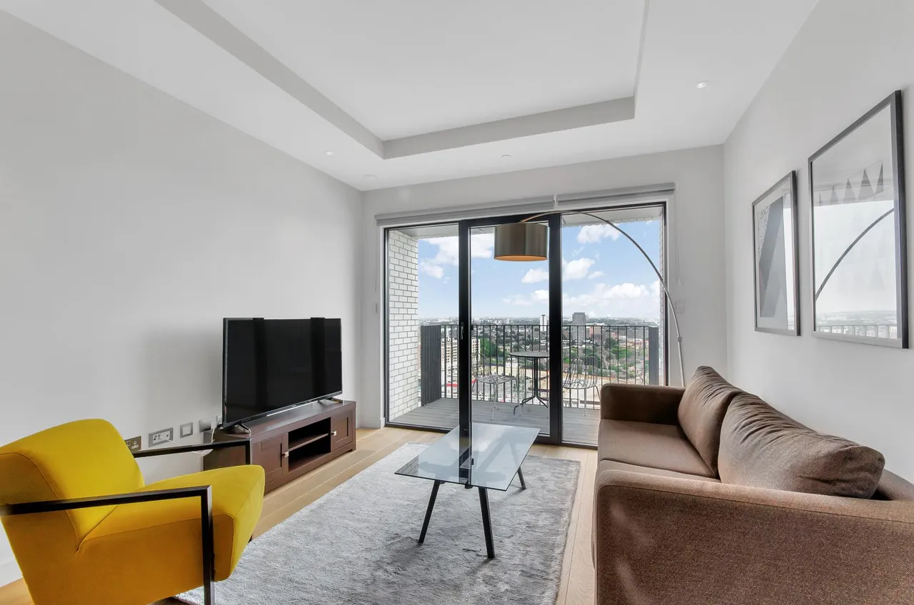1 bed flat for sale, Botanic Square, London City Island, E14
