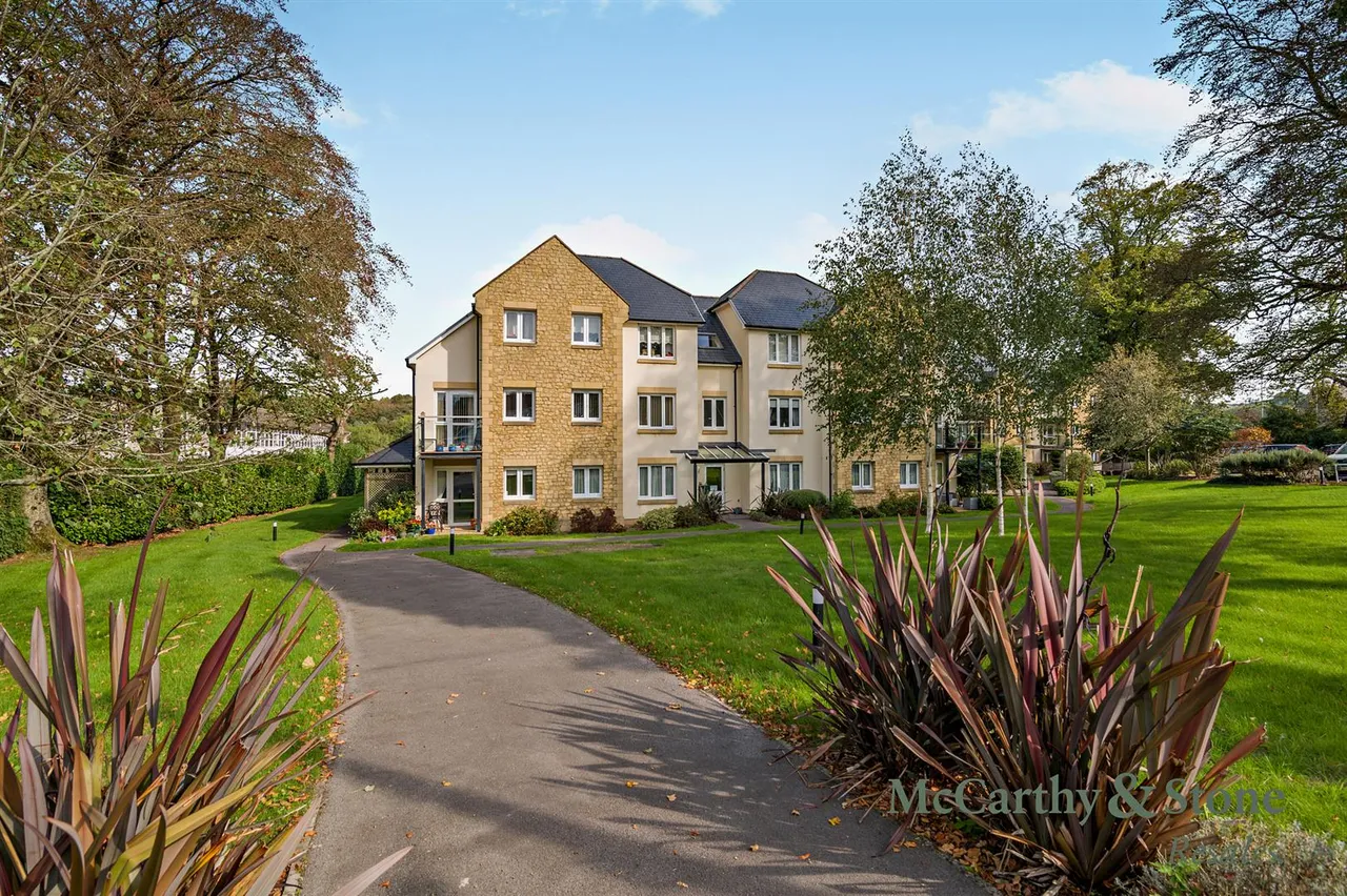 2 bed flat for sale, Charlton Road, Shepton Mallet, BA4