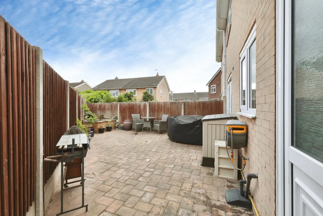 Stirling Avenue, Bawtry, DONCASTER, photo 4