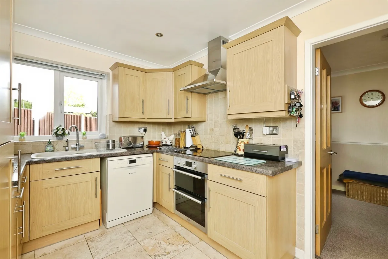 Stirling Avenue, Bawtry, DONCASTER, photo 9
