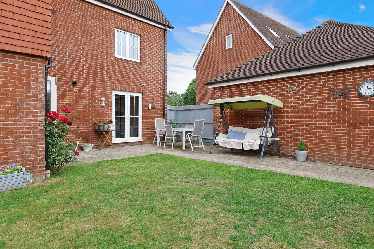 Chalkfield Road, Horley, RH6, photo 18
