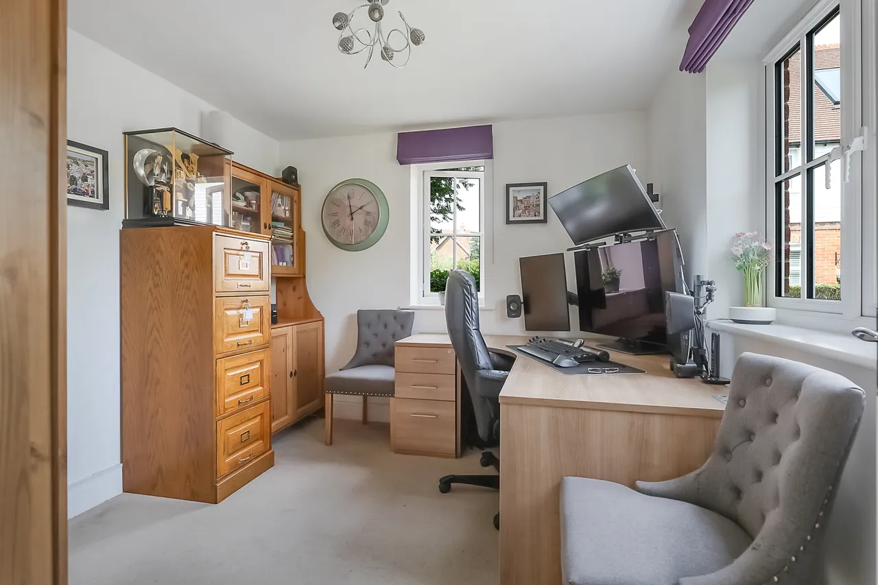 Chalkfield Road, Horley, RH6, photo 8