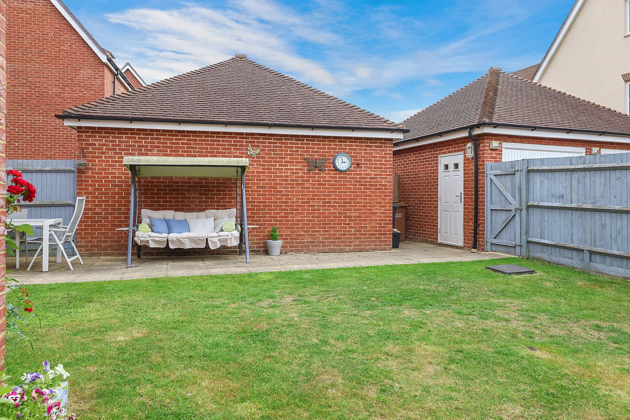 Chalkfield Road, Horley, RH6, photo 17