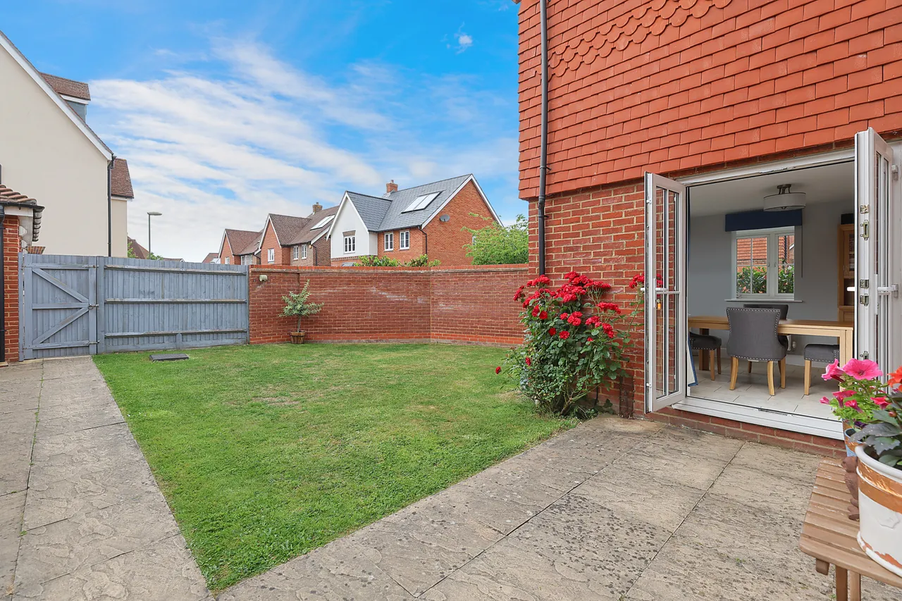 Chalkfield Road, Horley, RH6, photo 4