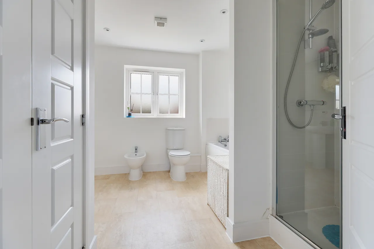 Chalkfield Road, Horley, RH6, photo 6