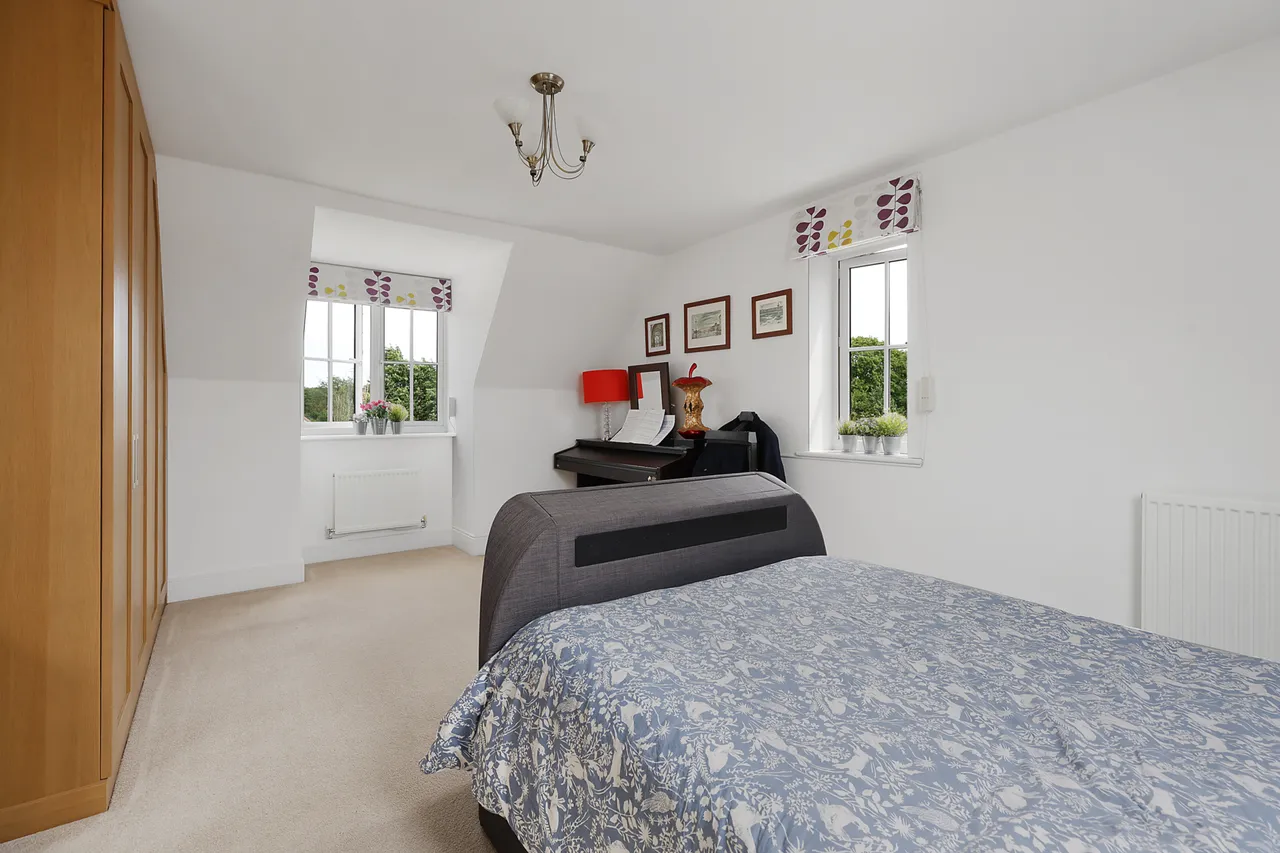 Chalkfield Road, Horley, RH6, photo 13