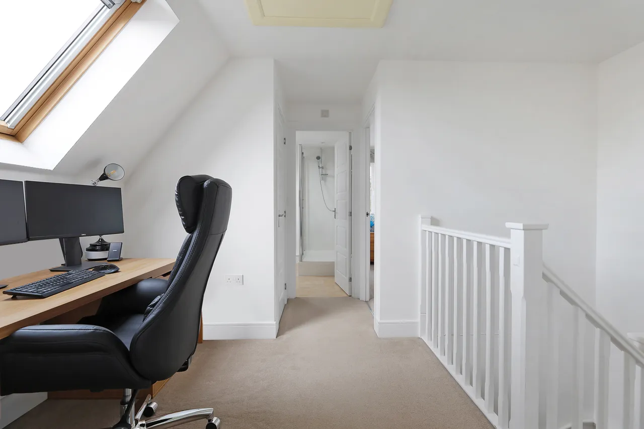 Chalkfield Road, Horley, RH6, photo 15