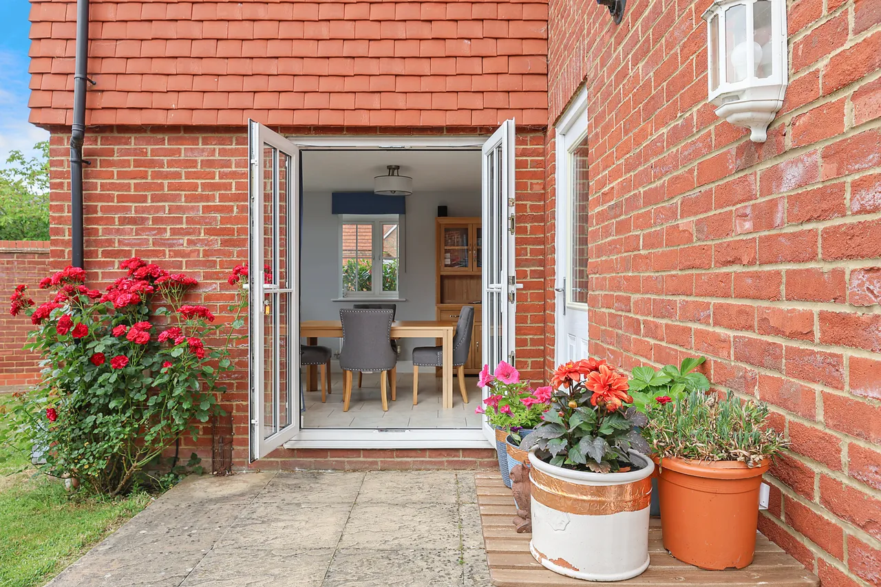 Chalkfield Road, Horley, RH6, photo 16