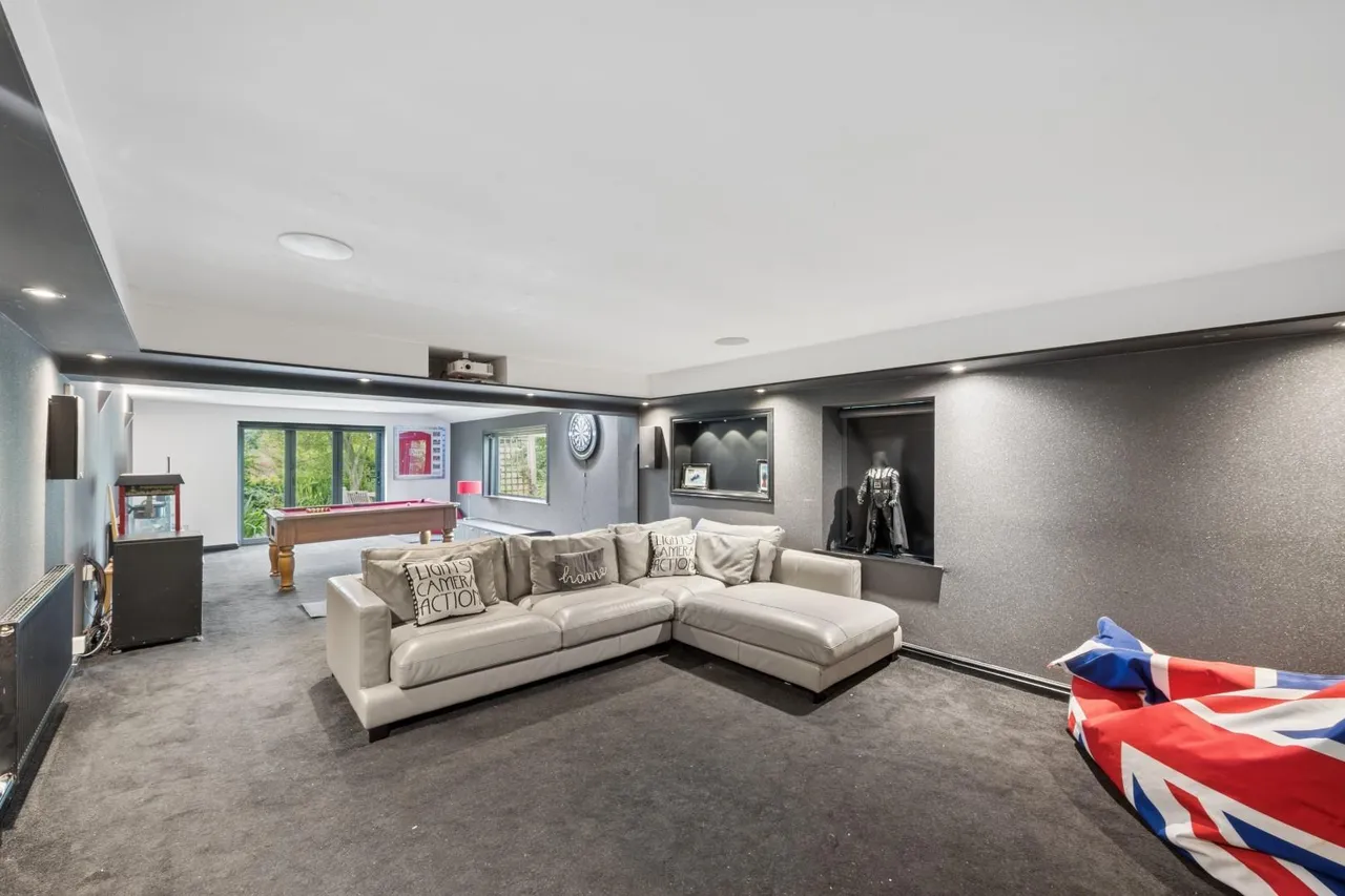Longworth Road, Egerton, photo 19