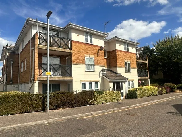 2 bed flat to rent — Champness Road, Barking, IG11