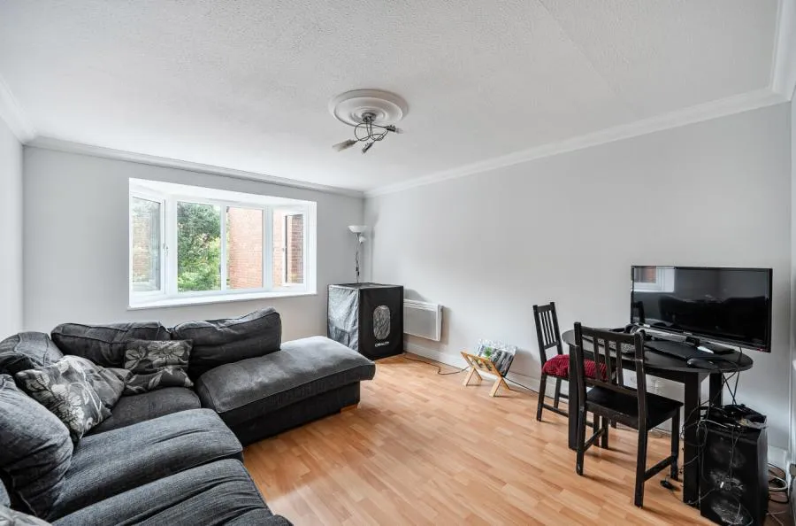Turnpike Lane, Sutton, SM1, photo 2