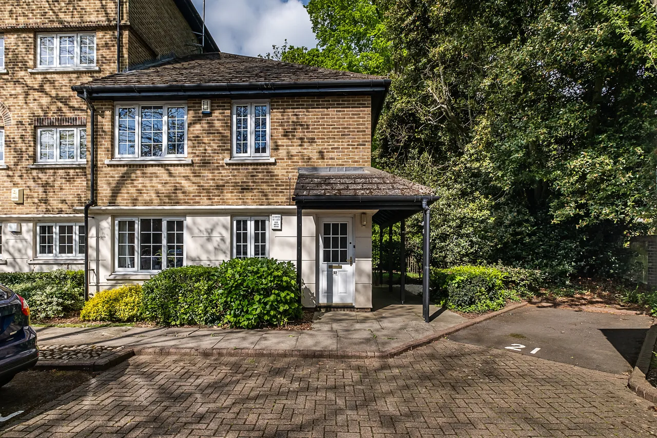 2 bed flat for sale — Selhurst Close, London, SW19