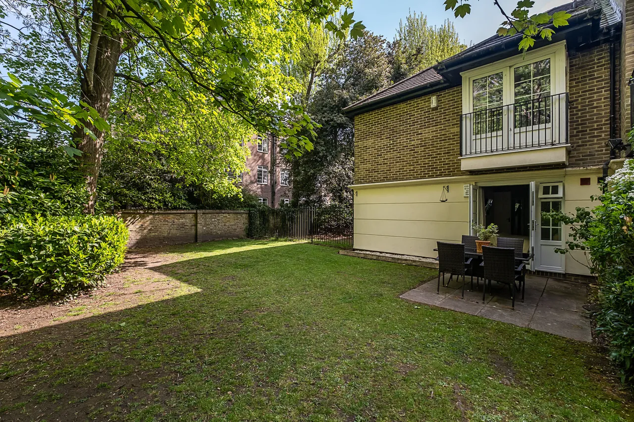 Selhurst Close, London, SW19, photo 2