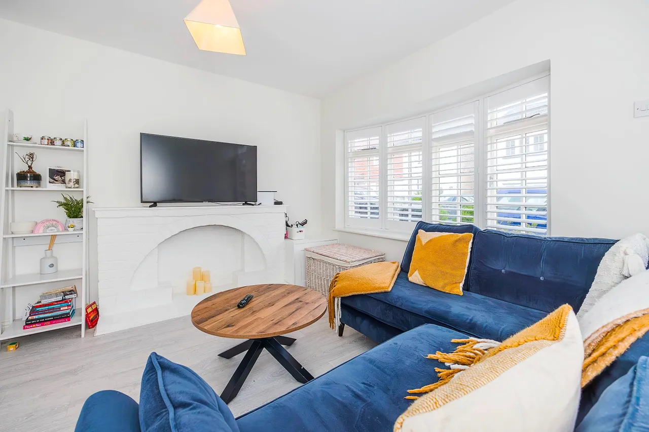 Gladstone Road, Buckhurst Hill, Essex, IG9 5SW, photo 2
