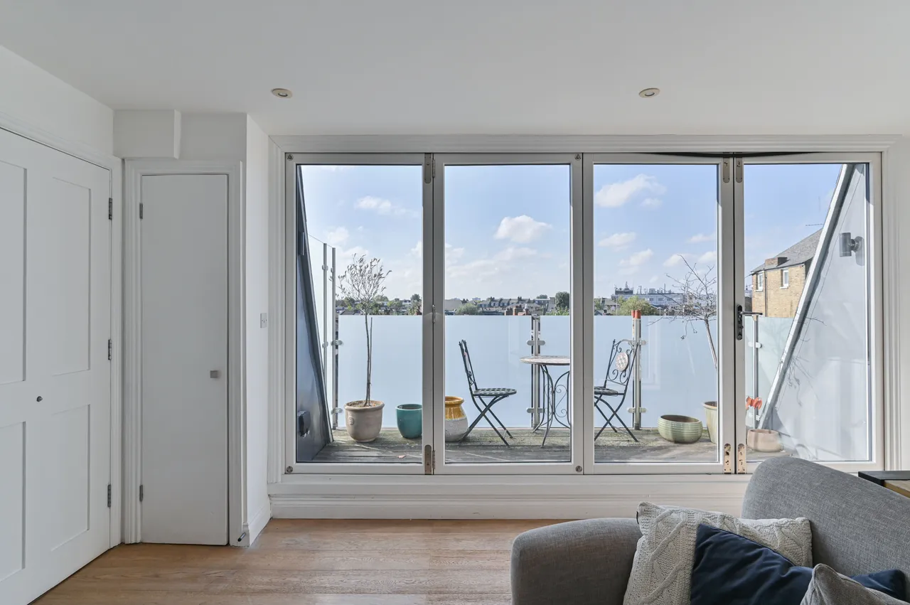 Flat 8, 6 Yukon Road, London, photo 6
