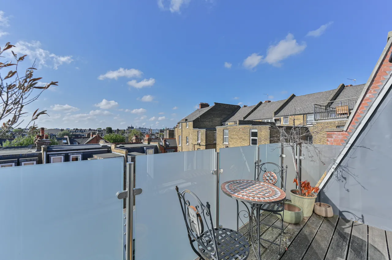 Flat 8, 6 Yukon Road, London, photo 3