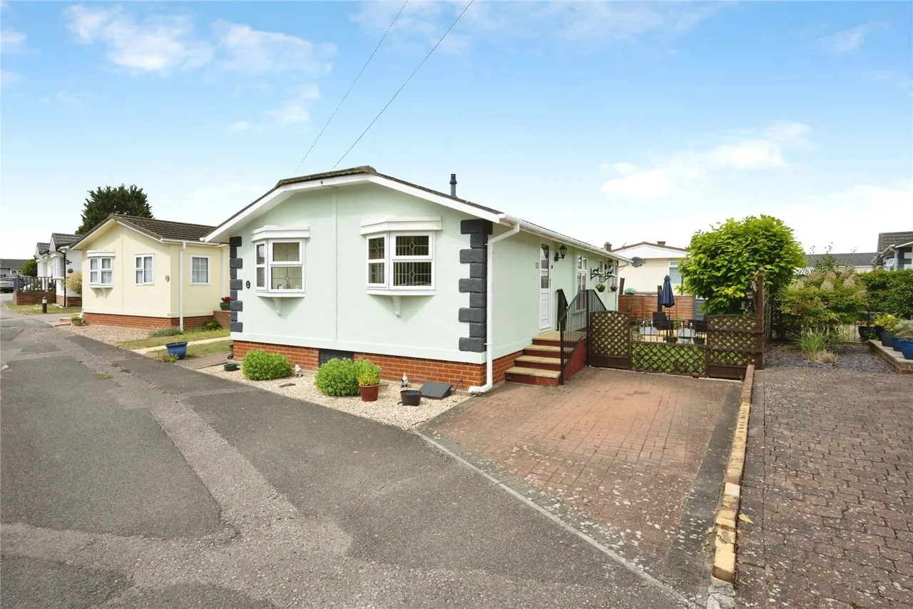 Half Moon Lane, LUTON, Bedfordshire, LU1, photo 18